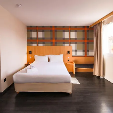 Ξενοδοχείο Easyhotel Old Town 2*