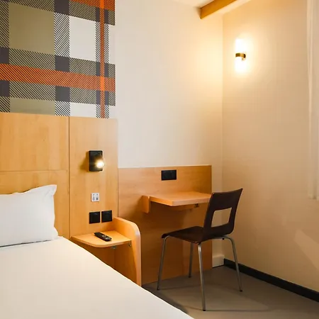 Easyhotel Old Town Ξενοδοχείο 2*