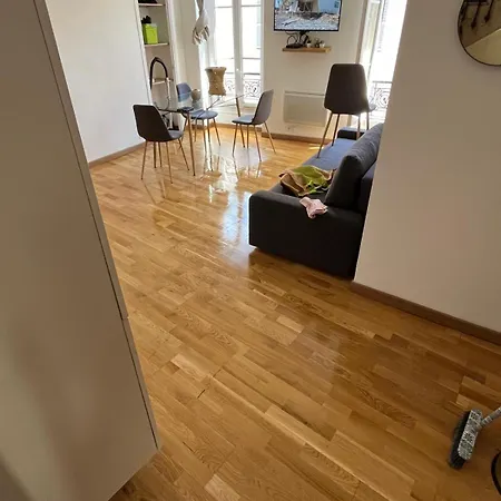 Gare Iconic Apartment *