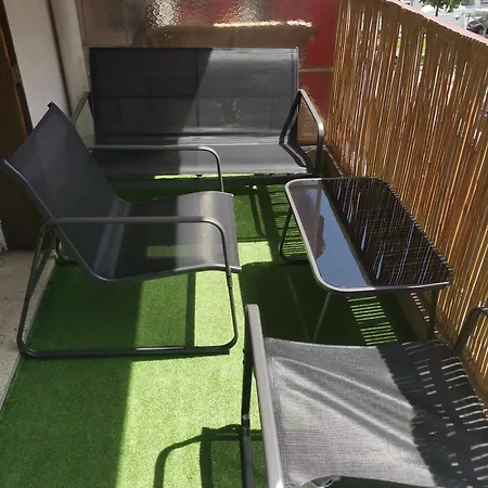 The - 3 Rooms, 3air Cond, 3tv, 3fans, 2 Wc, Wifi Everywhere 5min Aeroport, Train, Beach, 1min Tram, 15 Min Centre, Port, Parking Possible *
