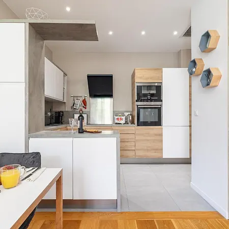 Joffre 49-d - Charming 2 Bedroom - Carre D'or