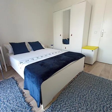 Private In Renovated - Tram 1 Min Walk Niza