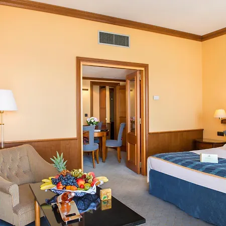 West End Promenade Hotel