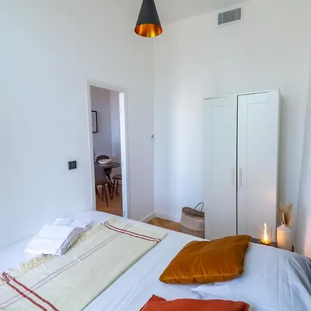 301a Charming 2 Refurbished Super Center