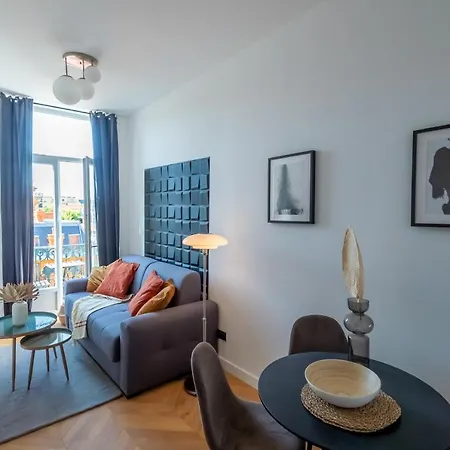 Apartment 301a Charming 2 Refurbished Super Center *