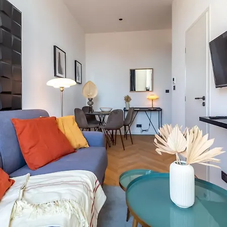301a Charming 2 Refurbished Super Center *