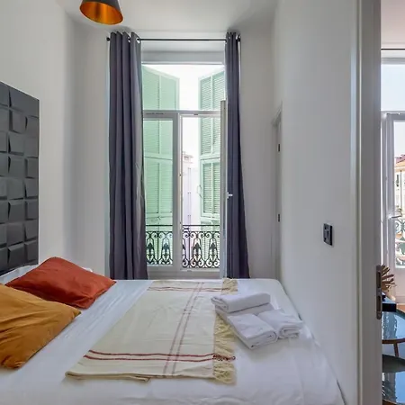 Apartment 301a Charming 2 Refurbished Super Center *