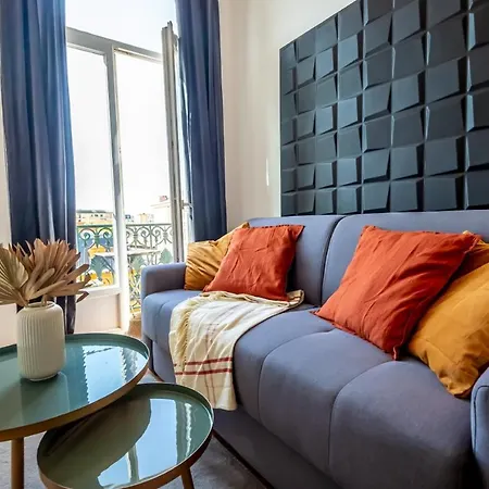 Apartment 301a Charming 2 Refurbished Super Center