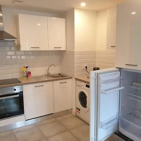 Grand Appartement, 2 Ou 3 Ou 4 Pieces, Tramway Sur Place, Proche Gare Sncf St Augustin 5 Min, Aeroport A 7 Min, Ou Allianz Riviera 10 Min, Palais Nikaia 2 Min , Supermarche Sur Place, Parking Possible Si Disponible Ou Payant A 1000 Metre Apartment