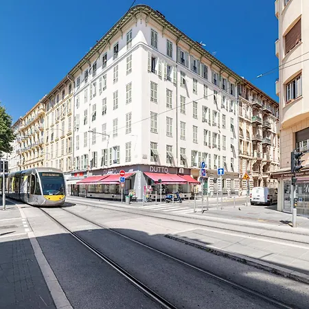Large & Quiet 1 Bdr Downtown * Nice