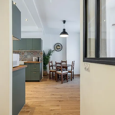 Apartment Large & Quiet 1 Bdr Downtown Nice