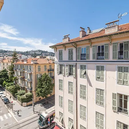 Large & Quiet 1 Bdr Downtown Nice