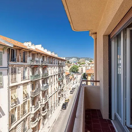 Large & Quiet 1 Bdr Downtown Apartment
