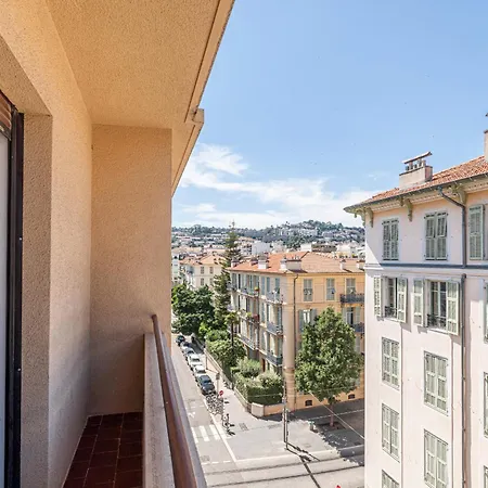 Large & Quiet 1 Bdr Downtown *