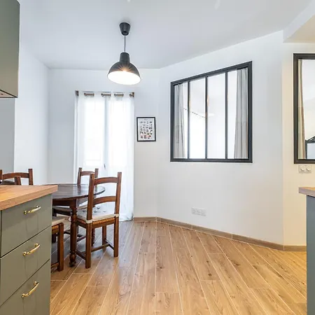 Large & Quiet 1 Bdr Downtown Apartment