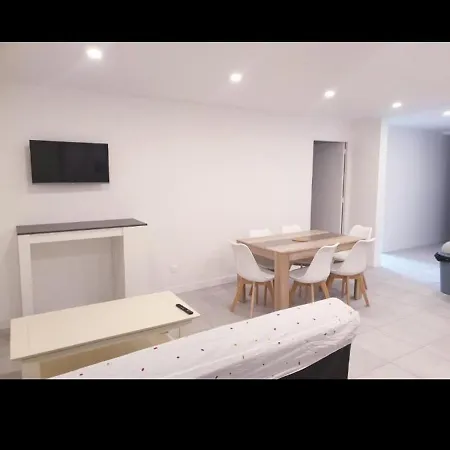 Grand Appartement, 2 Ou 3 Ou 4 Pieces, Tramway Sur Place, Proche Gare Sncf St Augustin 5 Min, Aeroport A 7 Min, Ou Allianz Riviera 10 Min, Palais Nikaia 2 Min , Supermarche Sur Place, Parking Possible Si Disponible Ou Payant A 1000 Metre *