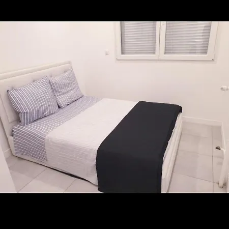 Grand Appartement, 2 Ou 3 Ou 4 Pieces, Tramway Sur Place, Proche Gare Sncf St Augustin 5 Min, Aeroport A 7 Min, Ou Allianz Riviera 10 Min, Palais Nikaia 2 Min , Supermarche Sur Place, Parking Possible Si Disponible Ou Payant A 1000 Metre *