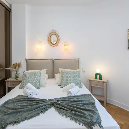 L54 1bdr Promenade Sea View Ac & Balcony Apartment