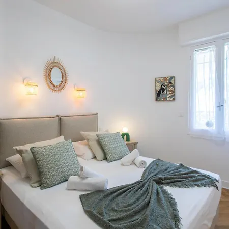L54 1bdr Promenade Sea View Ac & Balcony Apartment