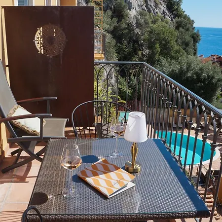 Hotel La Pérouse Baie Des Anges 4*