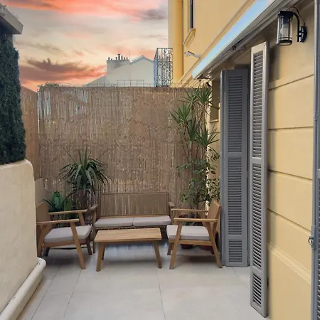 아파트 - Bright & Modern - Private Terrace - Aircon - Near Train & *