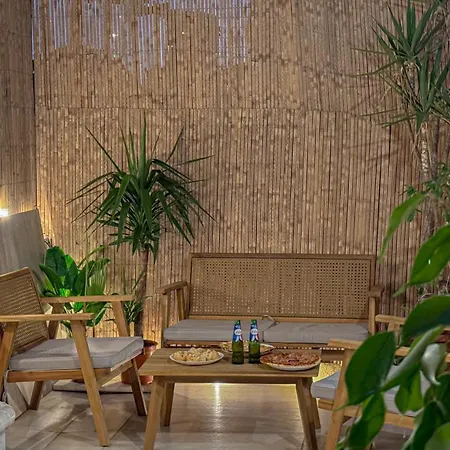 - Bright & Modern - Private Terrace - Aircon - Near Train & * 니스
