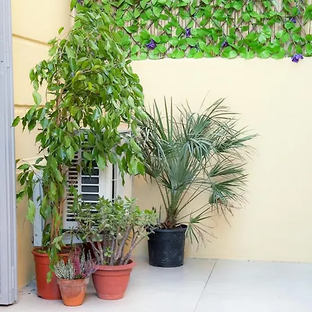 아파트 - Bright & Modern - Private Terrace - Aircon - Near Train & *