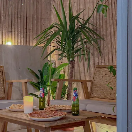아파트 - Bright & Modern - Private Terrace - Aircon - Near Train & *