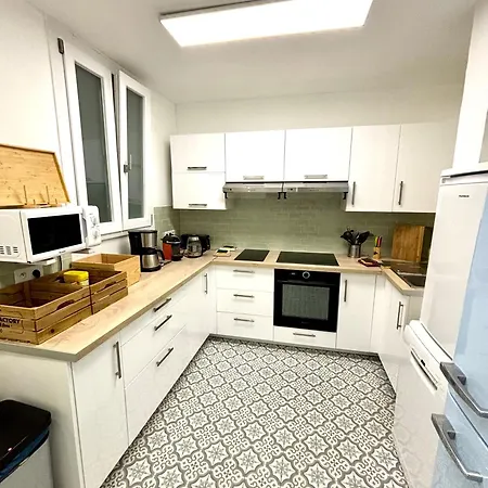 Homestay Les De Cedric Iconic Tram Gare Pour Personnes Calmes
