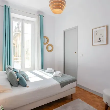 #57 Notre Dame Balcony & Ac Apartment Nice