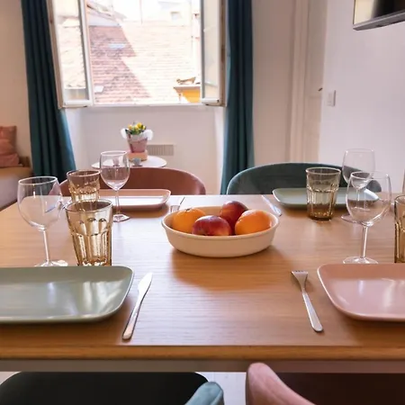 06a3 - Lovely In The Heart Of Old Apartman