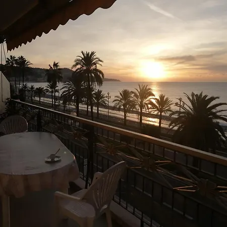 Promenade - Sea Front Palatin Apartment *