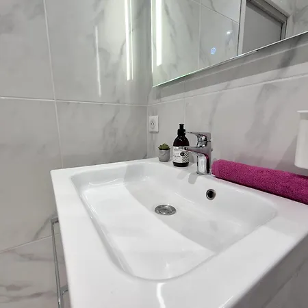 Apartment Renove Au Centre Nice