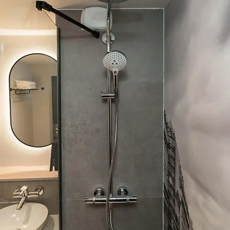 Hotell Campanile Aeroport Nice