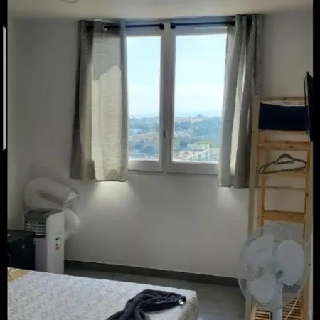 Appartamento Grand 5 Chambres, 5 Television , 95 M2, Vue Mer, Tramway Sur Place, Gare Train 2 Min, Aeroport 5 Min , Large 5 Bedrooms, 5 Televisions, 95 M2, Sea View, Tram On Site, Train Station 2 Mins, Airport 5 Mins Nizza