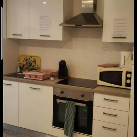 Grand 5 Chambres, 5 Television , 95 M2, Vue Mer, Tramway Sur Place, Gare Train 2 Min, Aeroport 5 Min , Large 5 Bedrooms, 5 Televisions, 95 M2, Sea View, Tram On Site, Train Station 2 Mins, Airport 5 Mins * Nizza
