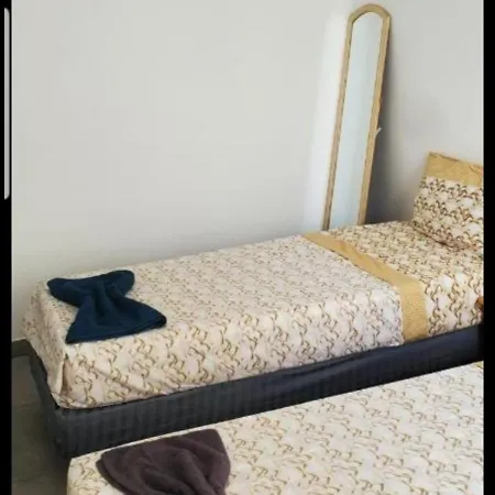 Grand 5 Chambres, 5 Television , 95 M2, Vue Mer, Tramway Sur Place, Gare Train 2 Min, Aeroport 5 Min , Large 5 Bedrooms, 5 Televisions, 95 M2, Sea View, Tram On Site, Train Station 2 Mins, Airport 5 Mins