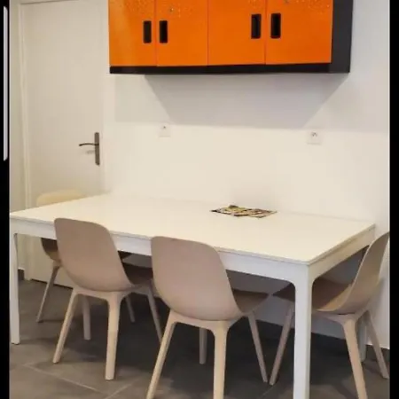 Grand 5 Chambres, 5 Television , 95 M2, Vue Mer, Tramway Sur Place, Gare Train 2 Min, Aeroport 5 Min , Large 5 Bedrooms, 5 Televisions, 95 M2, Sea View, Tram On Site, Train Station 2 Mins, Airport 5 Mins Appartamento Nizza