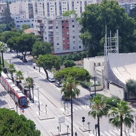 Grand 5 Chambres, 5 Television , 95 M2, Vue Mer, Tramway Sur Place, Gare Train 2 Min, Aeroport 5 Min , Large 5 Bedrooms, 5 Televisions, 95 M2, Sea View, Tram On Site, Train Station 2 Mins, Airport 5 Mins * Nizza