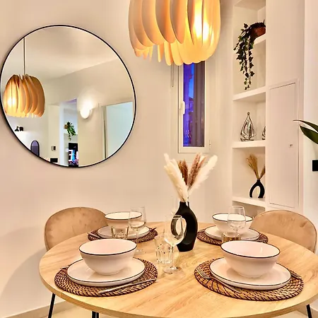 Liberation Center - Private Balcony - 24&7 Reception - Luggage Storage Hotel apartamentowy