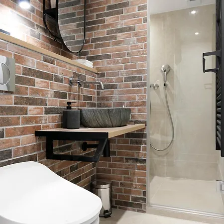 아파트 Loft Industriel Avec Terrasse Et Filet Suspendu A Cimiez