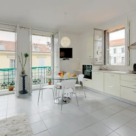 Sunny Corner Apartment