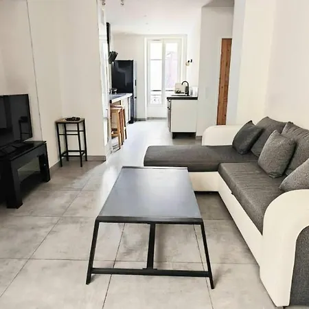 Au Coeur De La Apartment