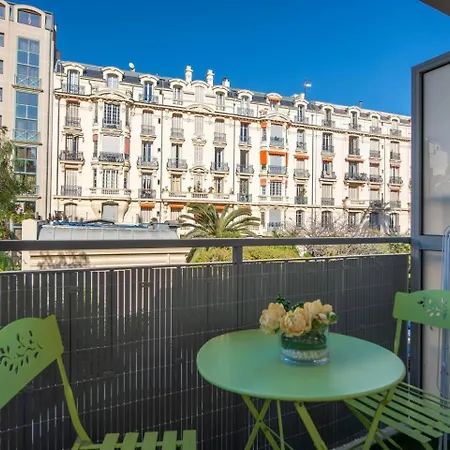 Azur Flat