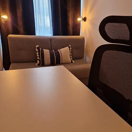 Apartment A 2 Pas De La Promenade Des