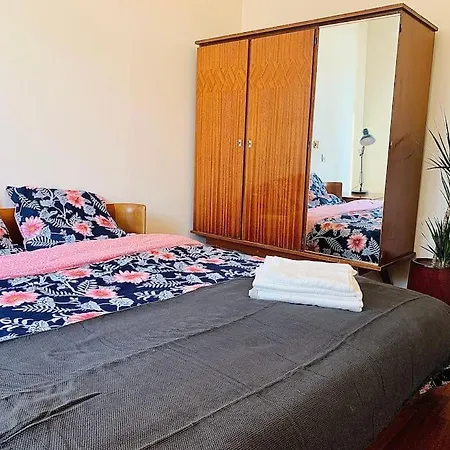 Eugenie Hyper Center 3 2 Bedrooms *