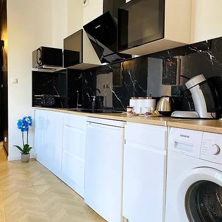 Sea - 2 Bedroom - Kitchen - Wifi - Tramway - Air Conditioner アパート *