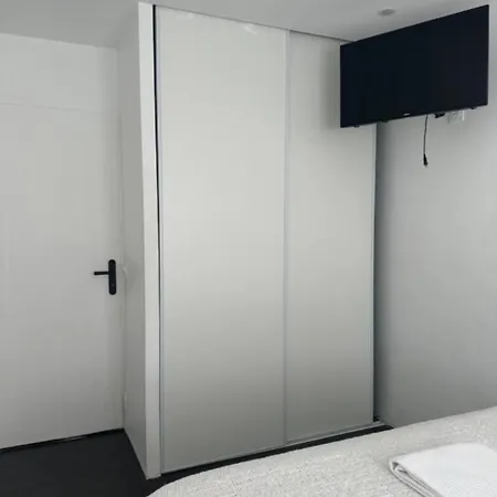 3 Pieces, Dans Privee Securisee Et Parking Gratuit,a 9 Min Centre * Ницца