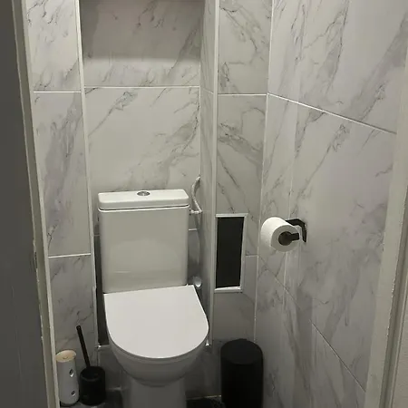 3 Pieces, Dans Privee Securisee Et Parking Gratuit,a 9 Min Centre Ницца