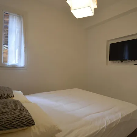 4 Personnes Grande Terrasse Dans Le Carré D Or à * Nizza